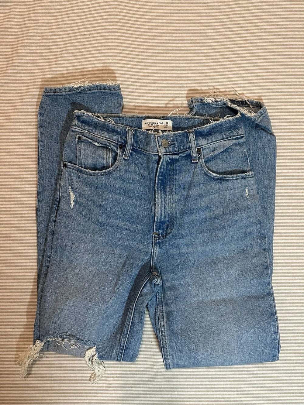 Abercrombie & Fitch The 90s Straight Ultra High Rise Distressed Jeans Size 26